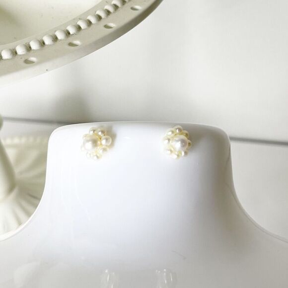 Vintage Avon Earrings 10K Gold Pearl Cluster Flower Stud Dainty Glam Jewelry - Picture 1 of 16